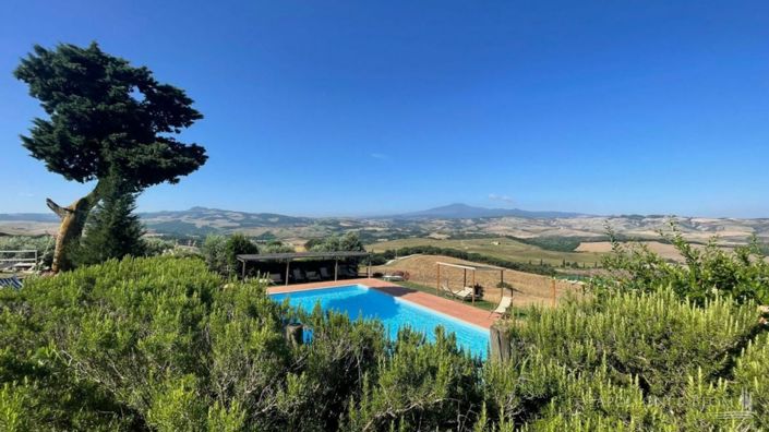 Image No.10-8 Bed Apartment for sale