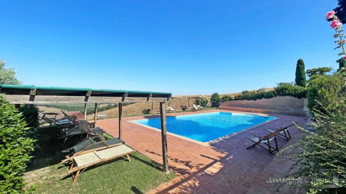 Image No.11-8 Bed Apartment for sale