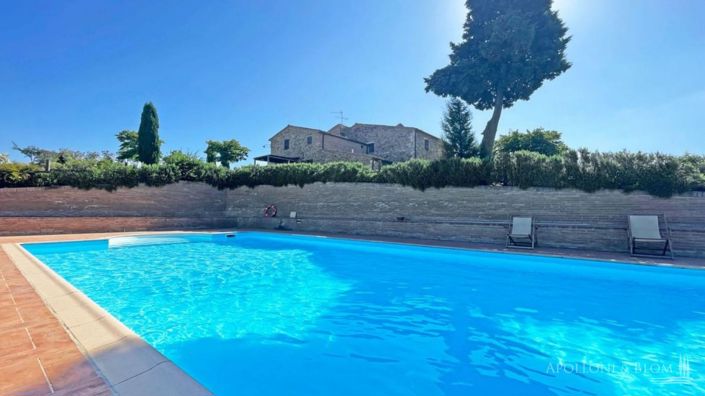 Image No.12-8 Bed Apartment for sale