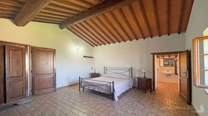 Image No.21-8 Bed Apartment for sale