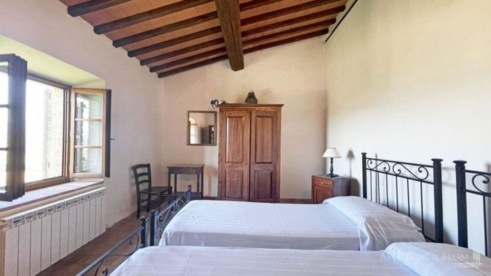 Image No.24-8 Bed Apartment for sale