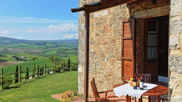 Image No.27-8 Bed Apartment for sale