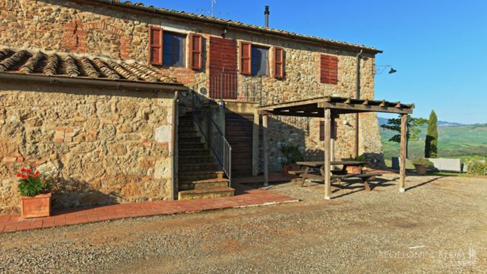 Image No.30-8 Bed Apartment for sale