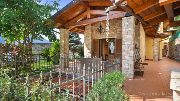 Image No.1-6 Bed Villa for sale