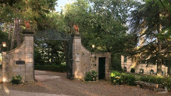 Image No.6-26 Bed Apartment for sale