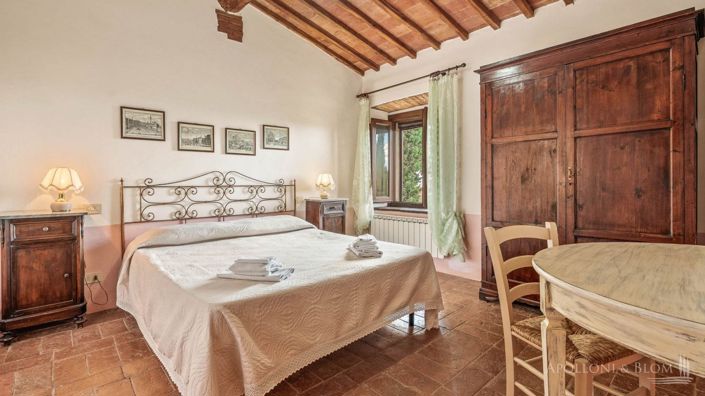 Image No.12-10 Bed Apartment for sale