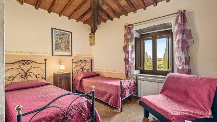 Image No.17-10 Bed Apartment for sale