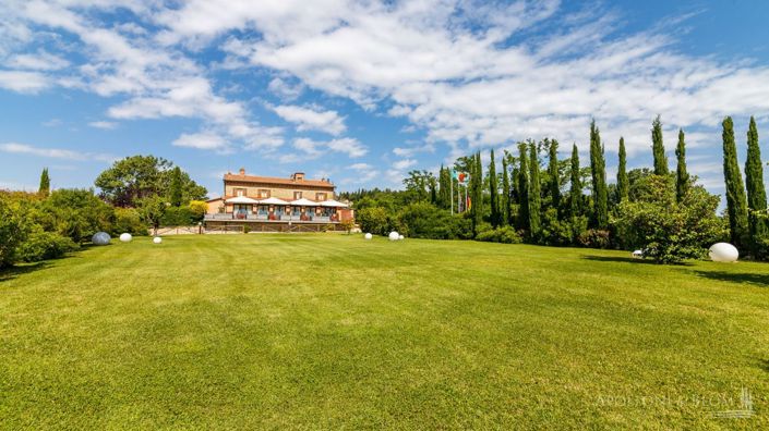 Image No.11-34 Bed Villa for sale