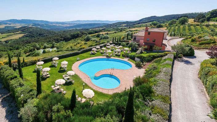 Image No.9-34 Bed Villa for sale