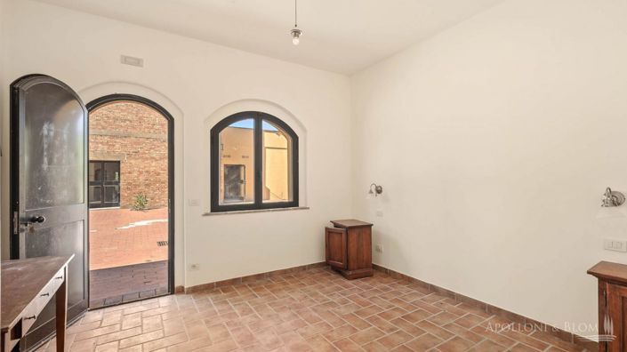 Image No.20-15 Bed Apartment for sale