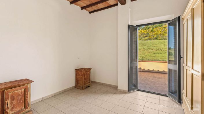 Image No.25-15 Bed Apartment for sale