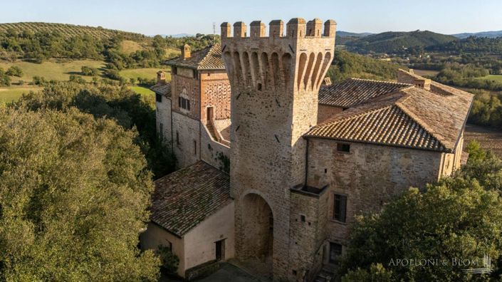 Image No.1-9 Bed Chateaux for sale