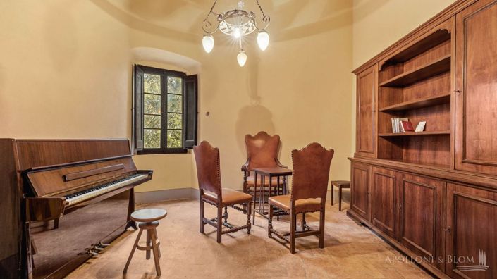 Image No.20-9 Bed Chateaux for sale