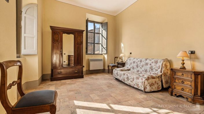 Image No.27-9 Bed Chateaux for sale