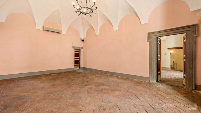 Image No.9-9 Bed Chateaux for sale