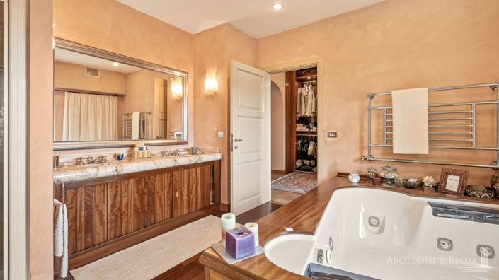 Image No.17-5 Bed Villa for sale