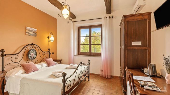 Image No.14-6 Bed Apartment for sale