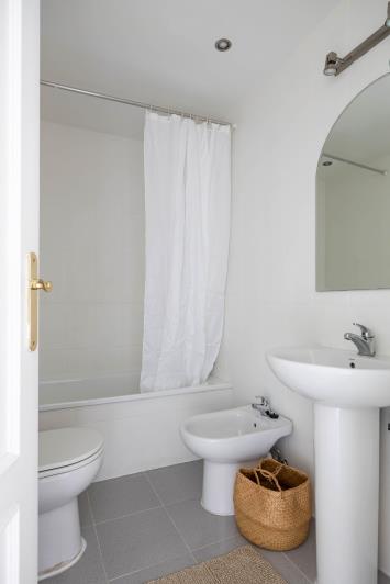 Image No.20-3 Bed Apartment for sale