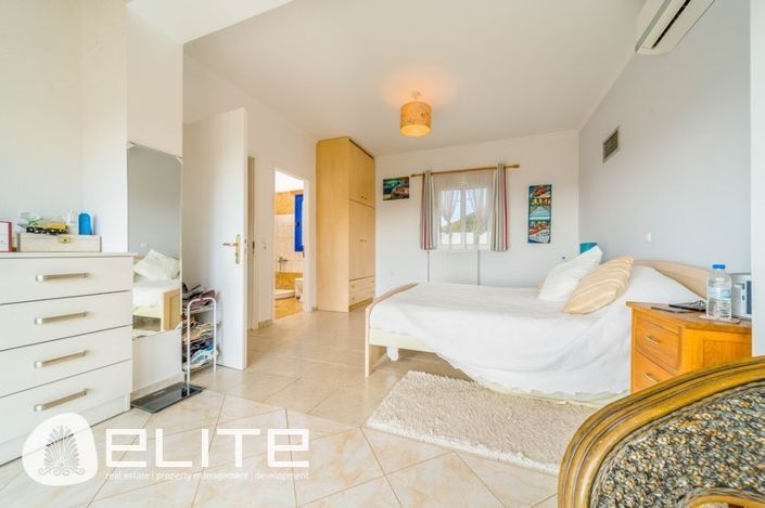 Image No.17-2 Bed Villa for sale