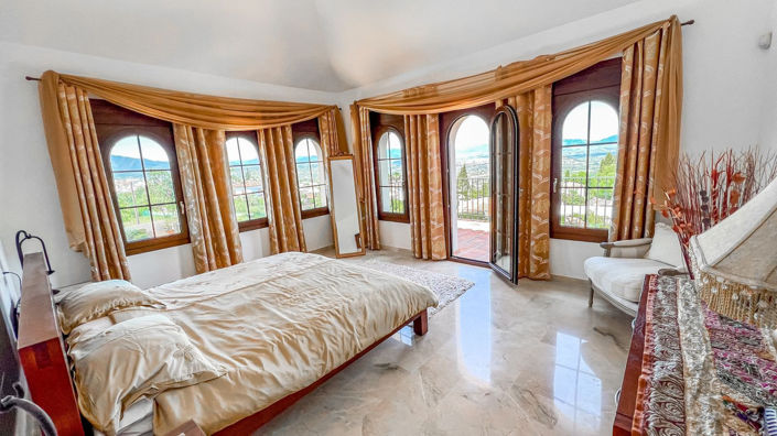 Image No.30-4 Bed Villa for sale