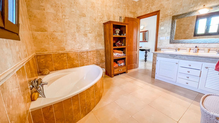 Image No.32-4 Bed Villa for sale