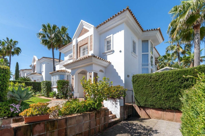 Image No.1-4 Bed Villa for sale
