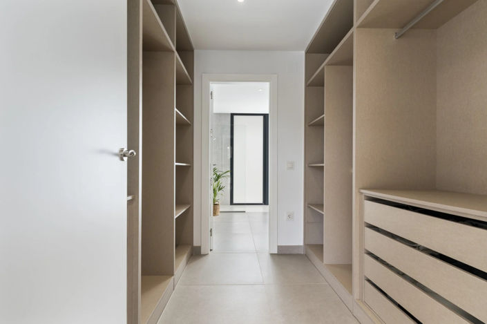 Image No.8-6 Bed Villa for sale