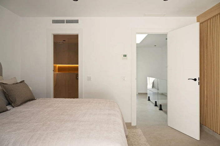 Image No.23-4 Bed Townhouse for sale