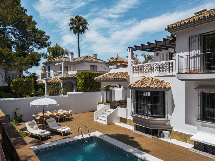 Image No.1-6 Bed Villa for sale