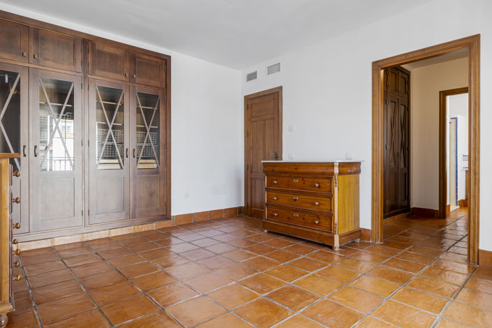 Image No.11-4 Bed Townhouse for sale