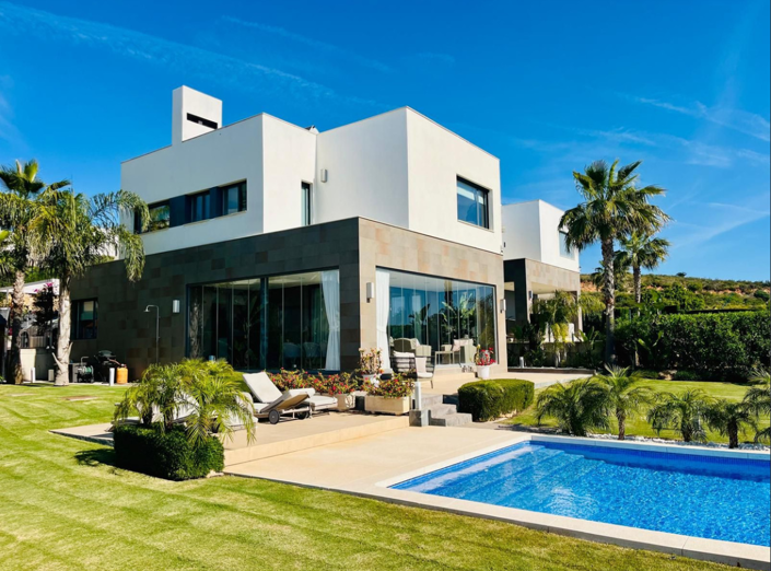Image No.1-4 Bed Villa for sale