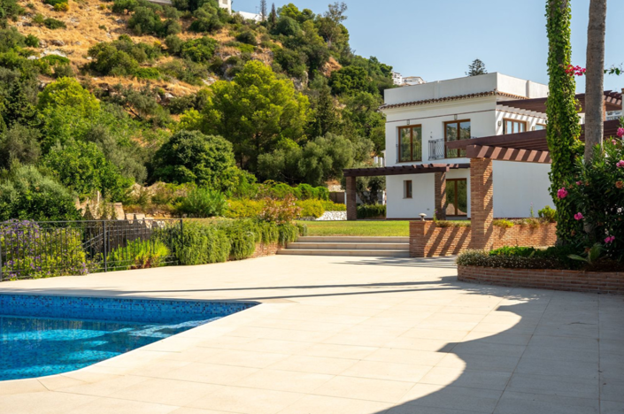 Image No.1-7 Bed Villa for sale