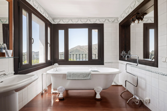 Image No.17-6 Bed Villa for sale