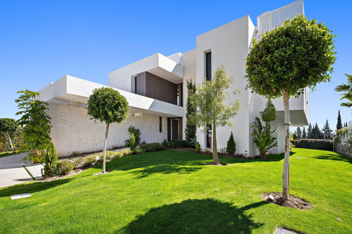 Image No.2-5 Bed Villa for sale