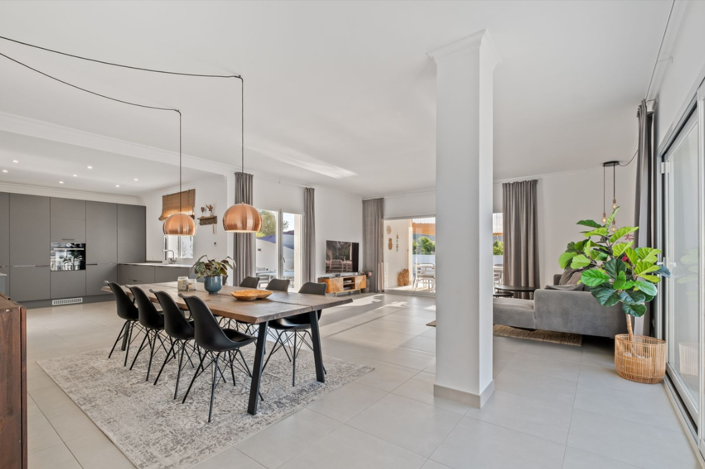 Image No.3-6 Bed Villa for sale