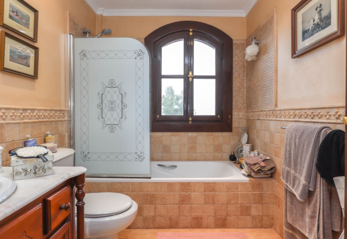 Image No.28-5 Bed Villa for sale