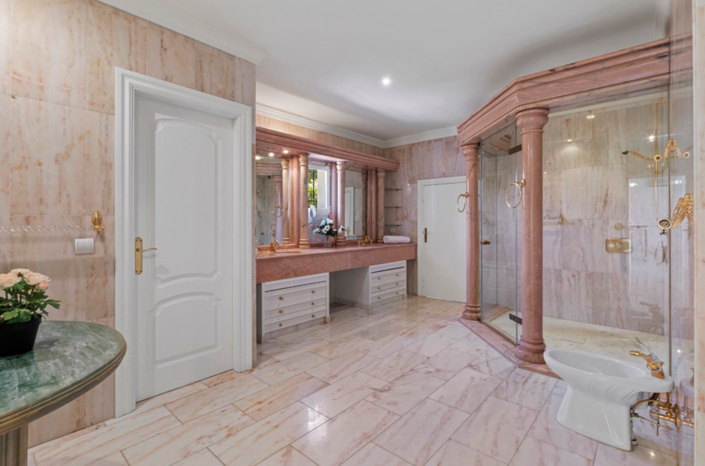 Image No.27-6 Bed Villa for sale