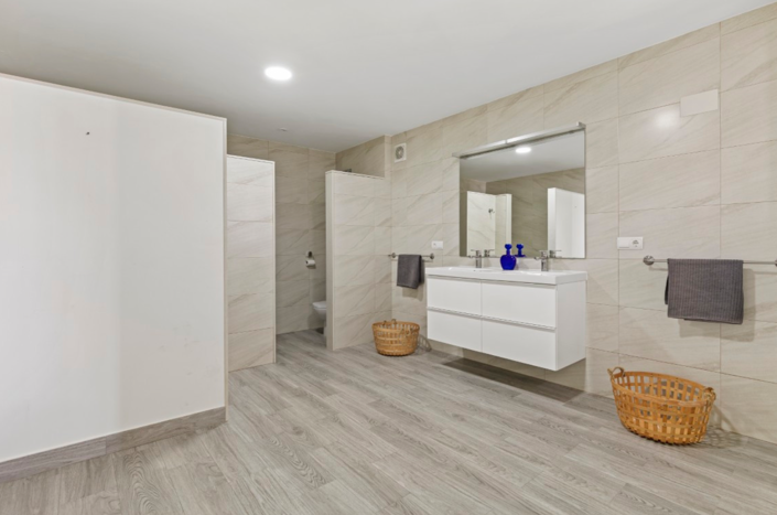 Image No.29-6 Bed Villa for sale