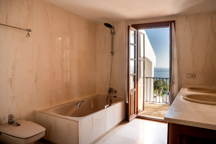 Image No.29-5 Bed Villa for sale