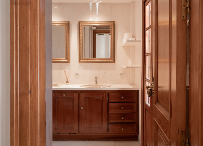 Image No.36-5 Bed Villa for sale