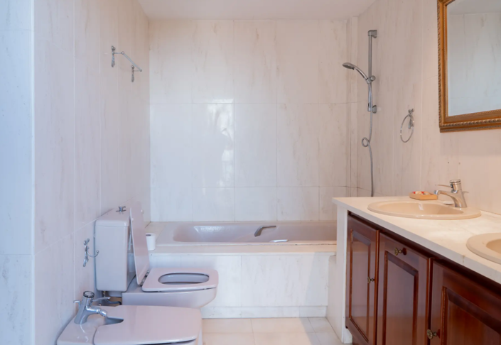 Image No.37-5 Bed Villa for sale