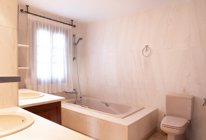 Image No.39-5 Bed Villa for sale