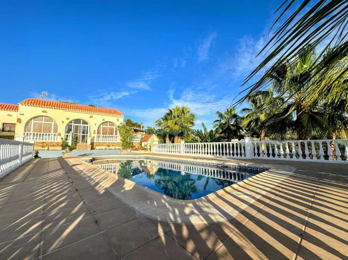 Image No.1-3 Bed Property for sale