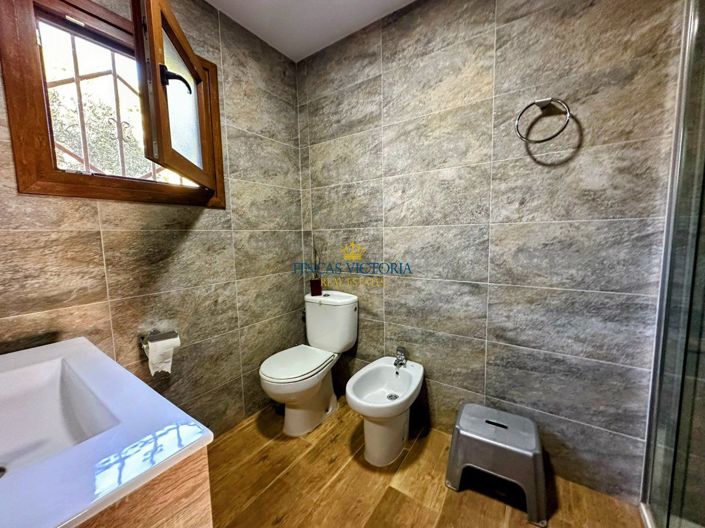 Image No.27-3 Bed Property for sale