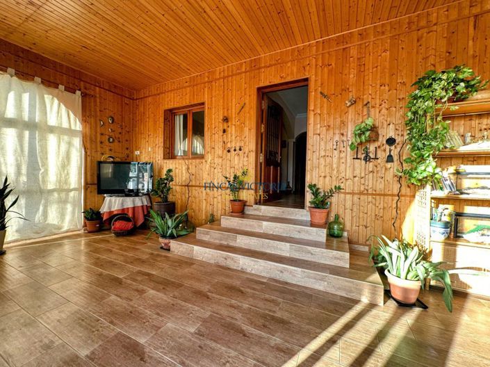 Image No.39-3 Bed Property for sale