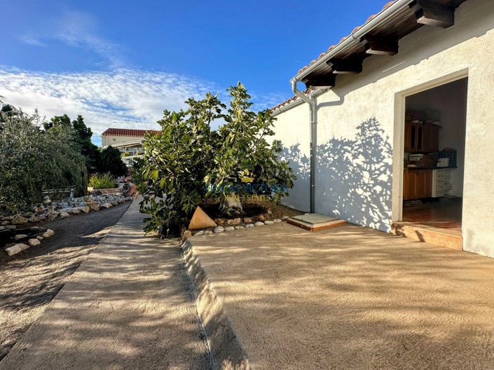 Image No.44-3 Bed Property for sale