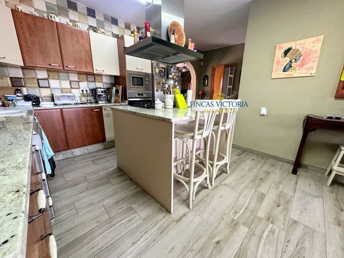 Image No.10-4 Bed Property for sale