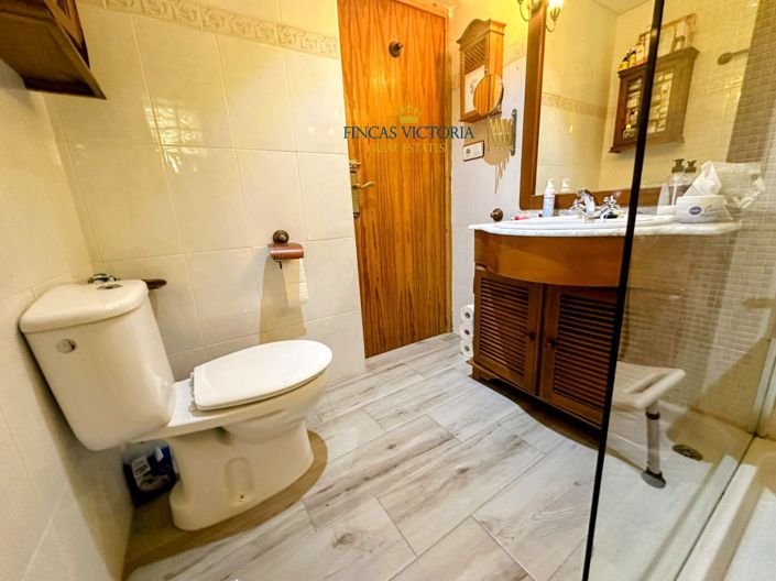 Image No.24-4 Bed Property for sale