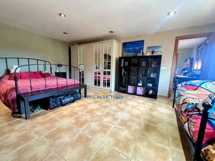 Image No.31-4 Bed Property for sale