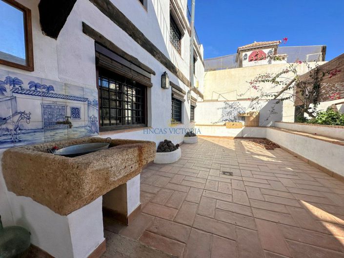 Image No.10-7 Bed Property for sale